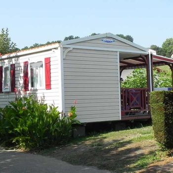 Camping Alegera au Pays basque à Souraïde Espelette propose la location de mobil-home pour vacances ou curistes de cambo les bains